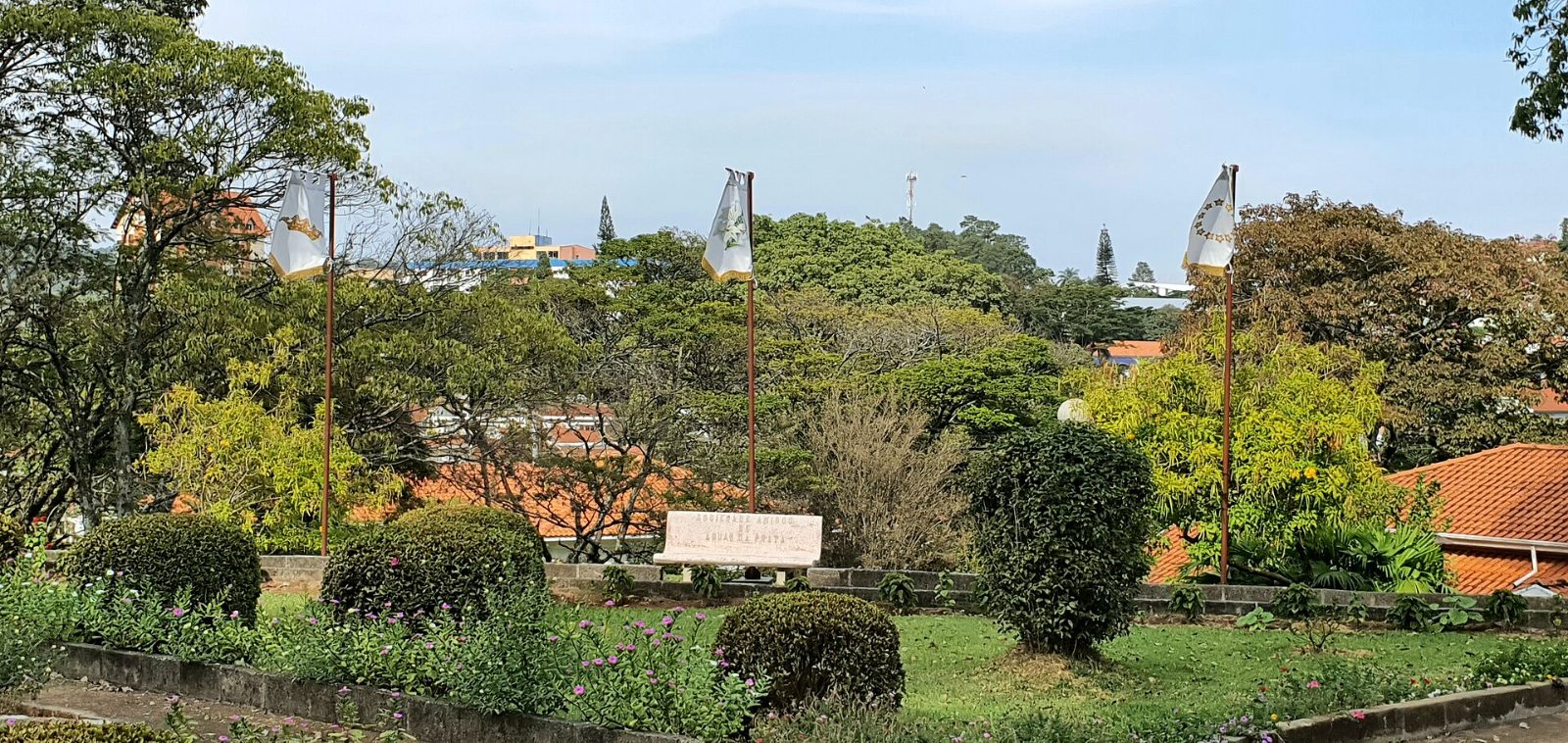 Águas da Prata Praça arborizada de Águas da Prata