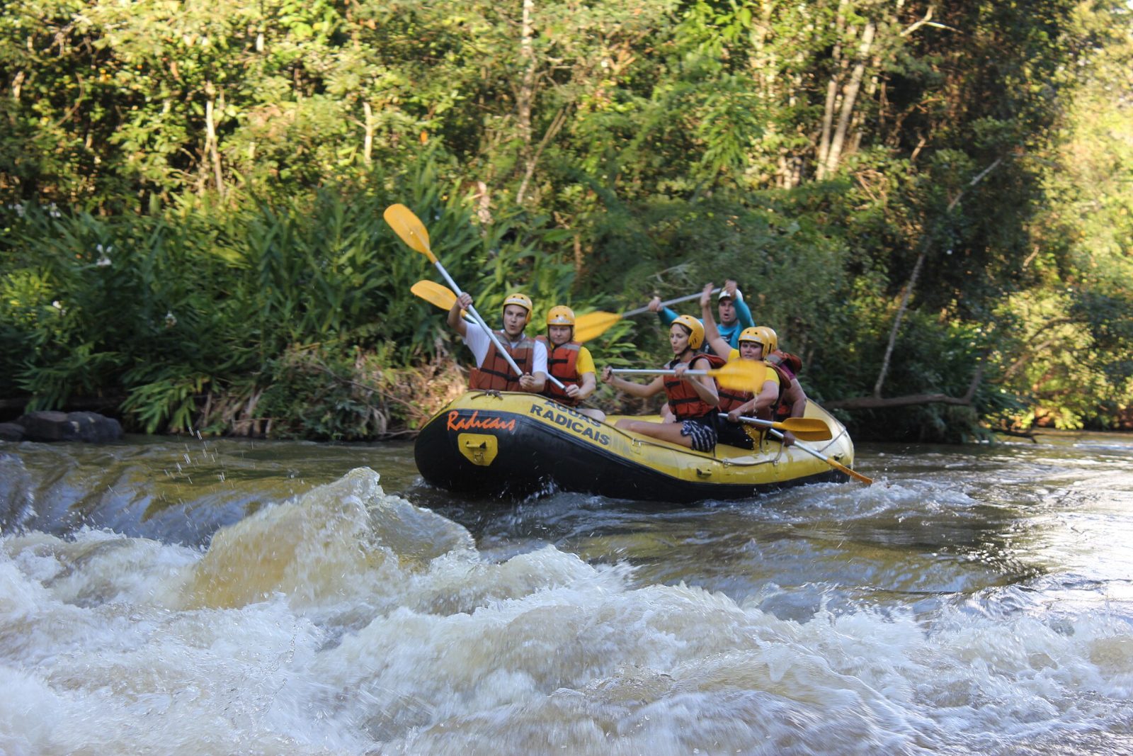 Rafting no Rio Jacaré Pepira, em Brotas