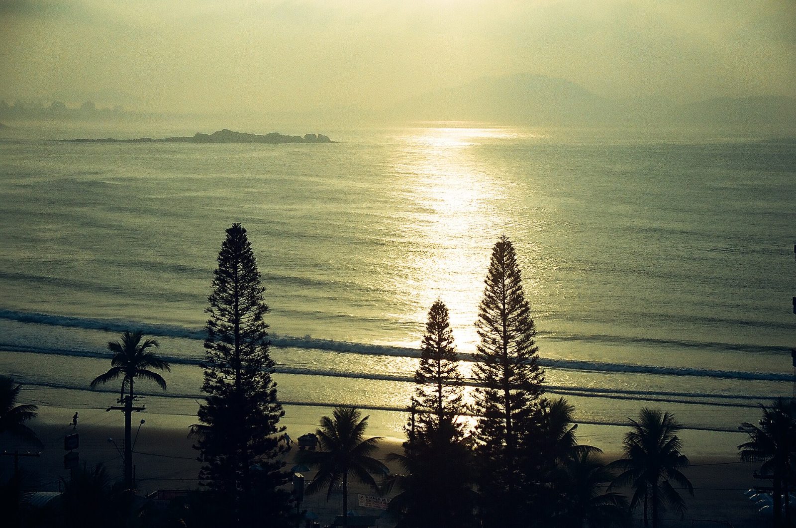 Pôr do sol no mar de Guarujá