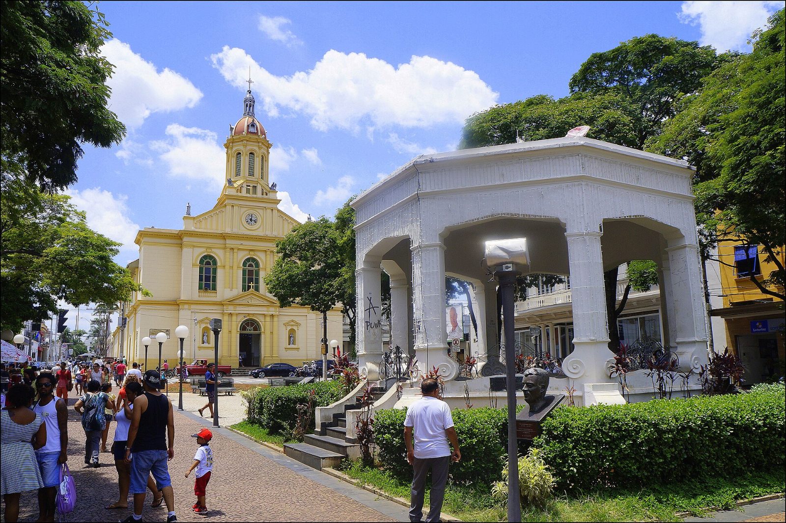 Praça da Matriz e coreto, em Itu
