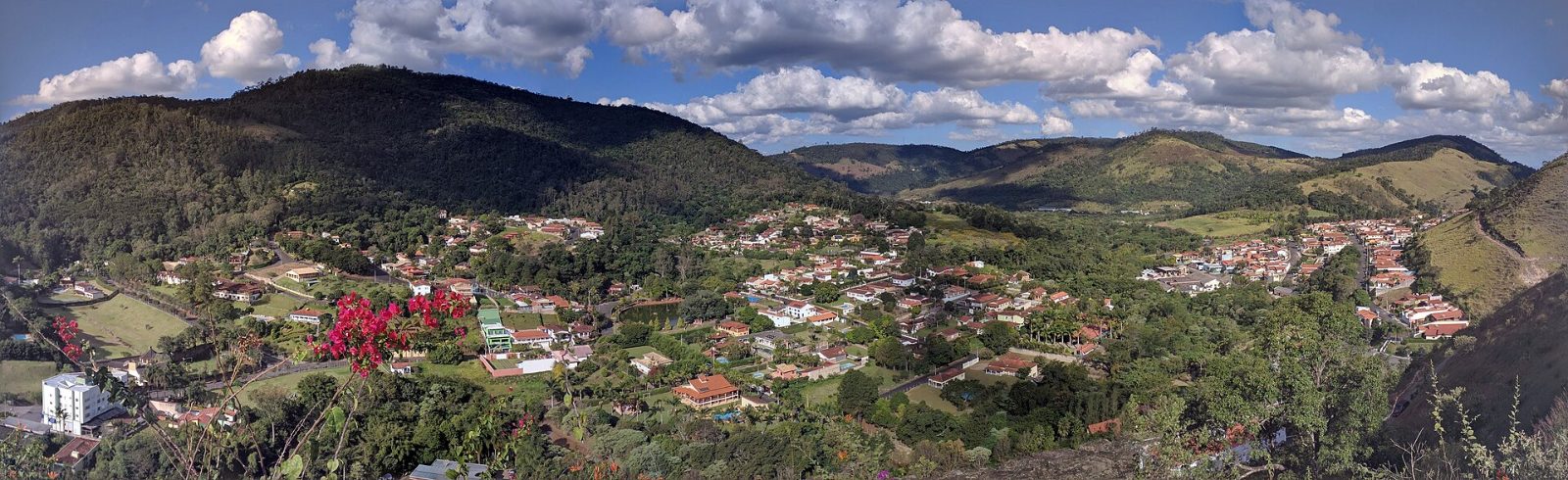 Monte Alegre do Sul Vista de Monte Alegre do Sul entre as montanhas