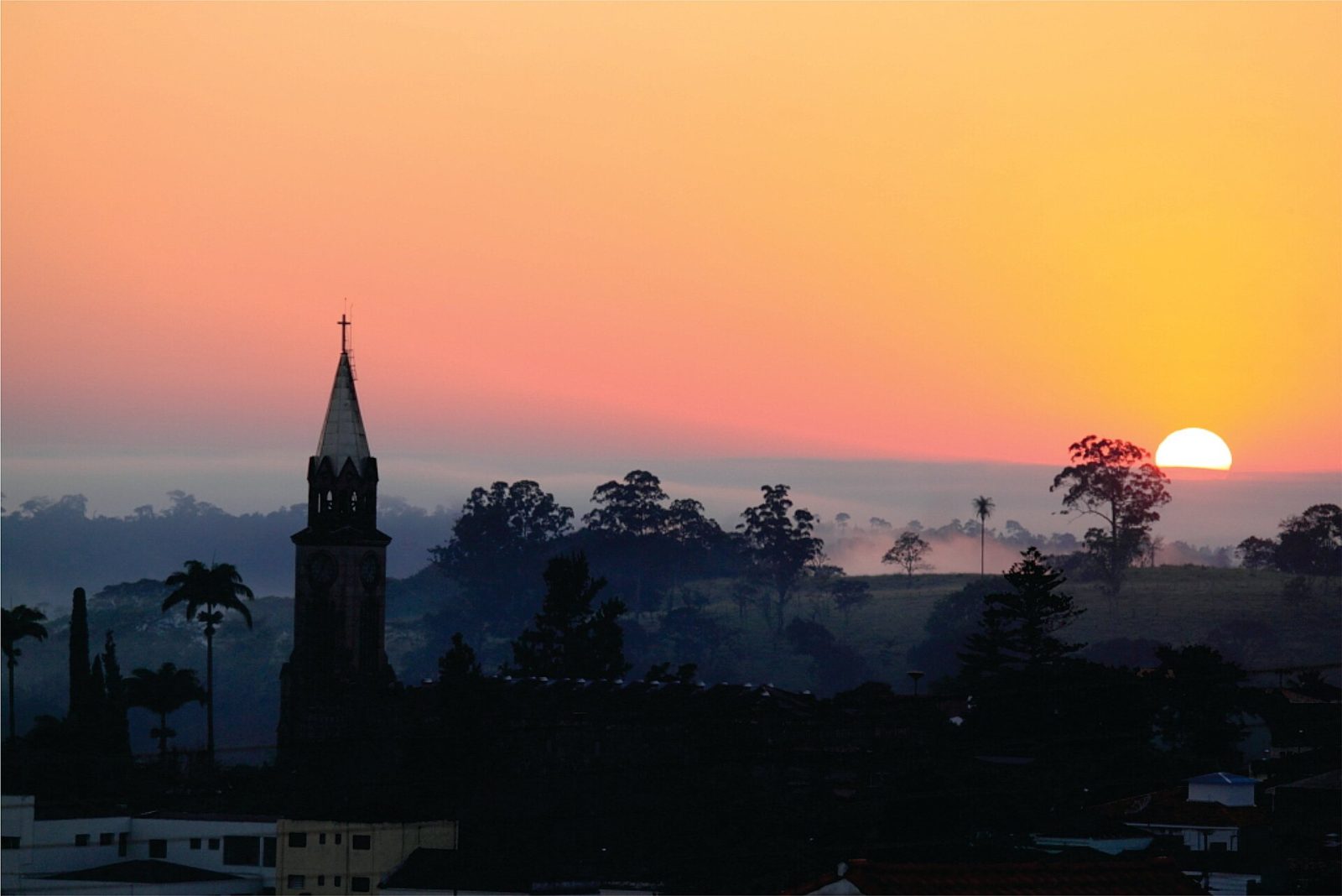 Piraju Igreja de Piraju ao pôr do sol